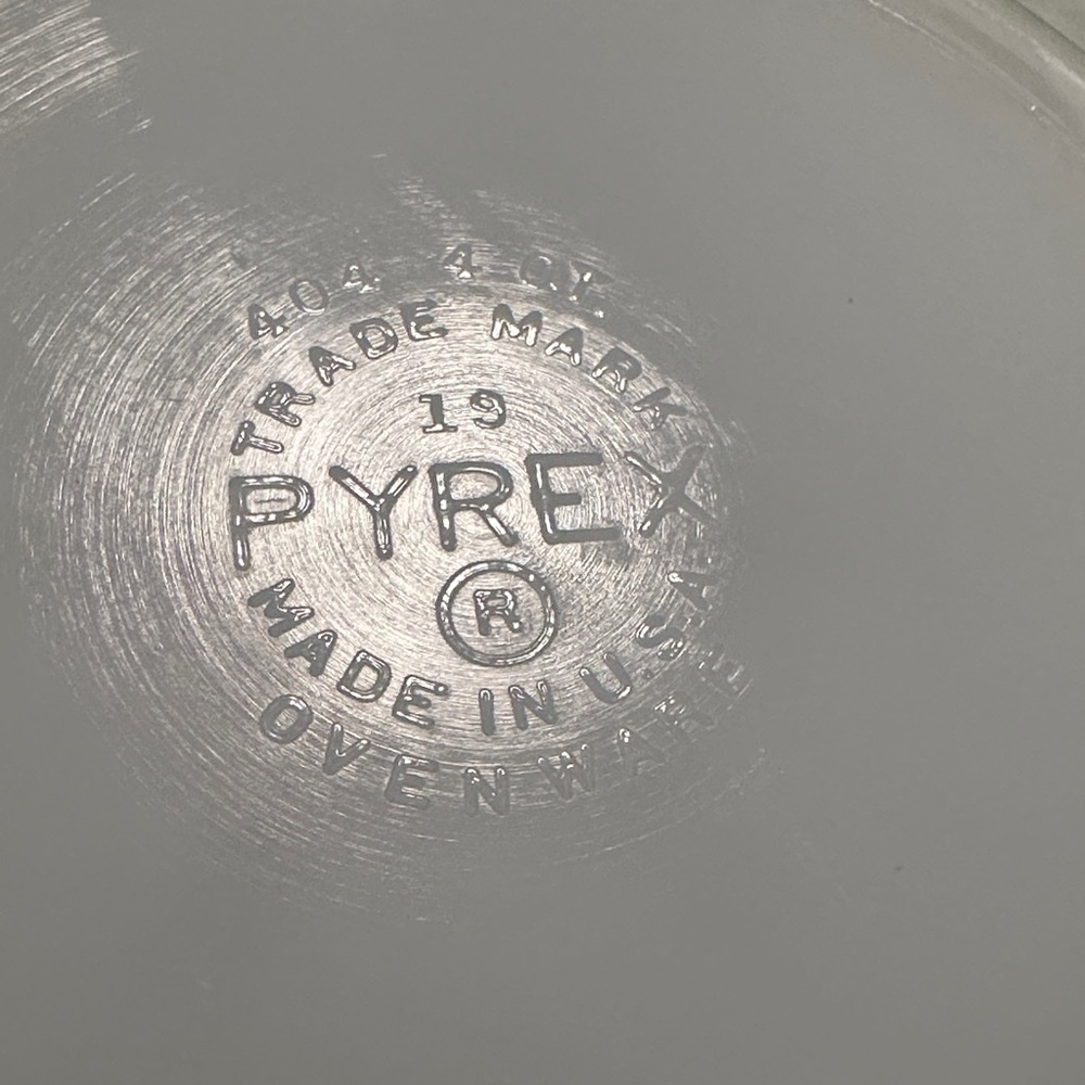 Pyrex Classic 404 Bowl